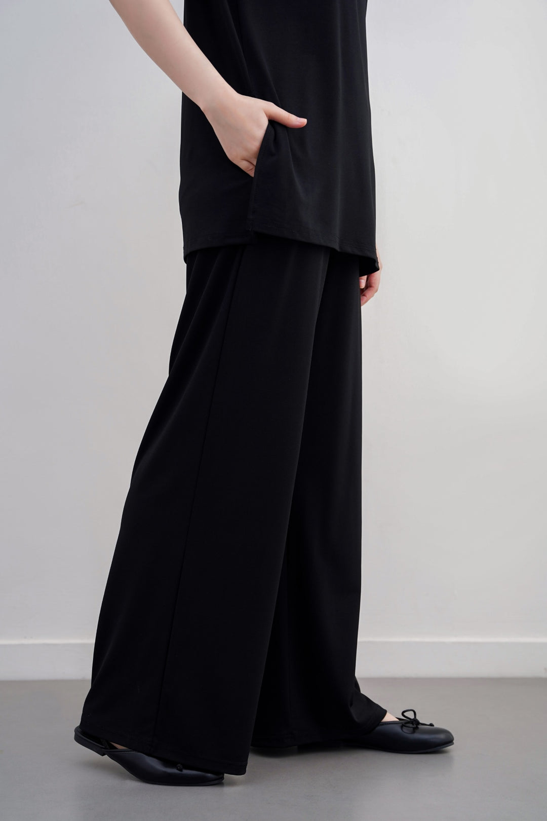 BLACK OFF-DUTY STRAIGHT PANTS