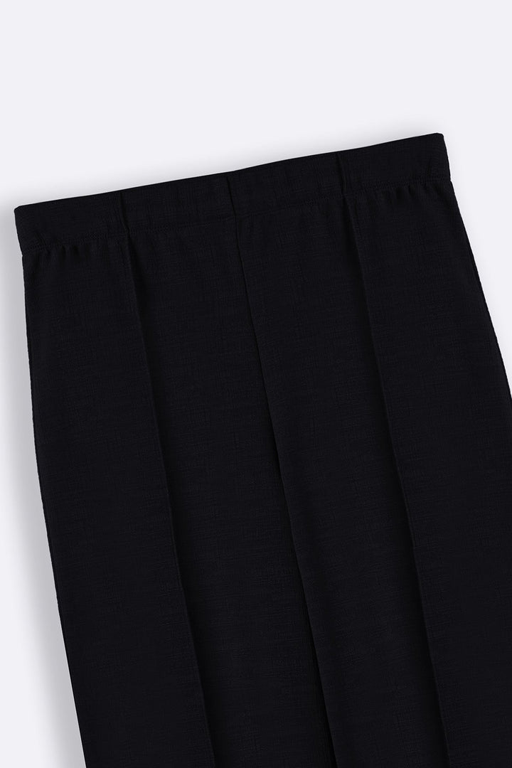 BLACK STRETCHY PANTS WITH PLEAT