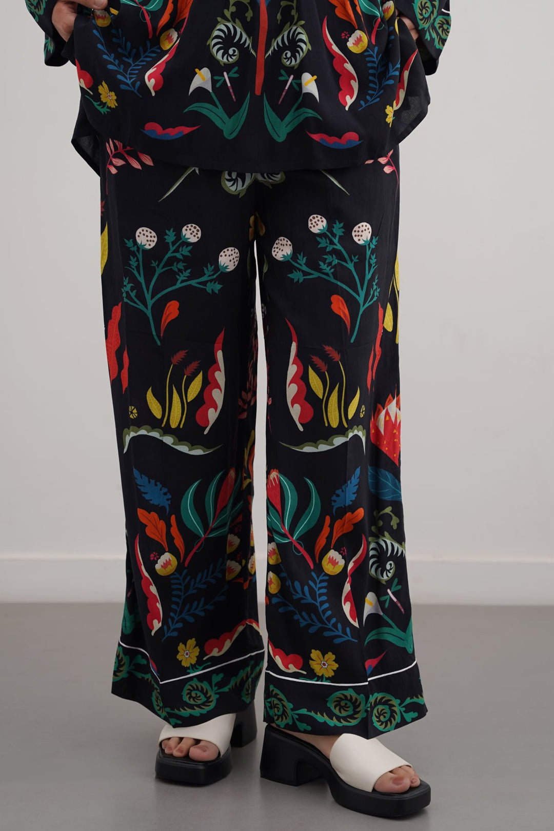 BLACK MAORI FOREST PANTS