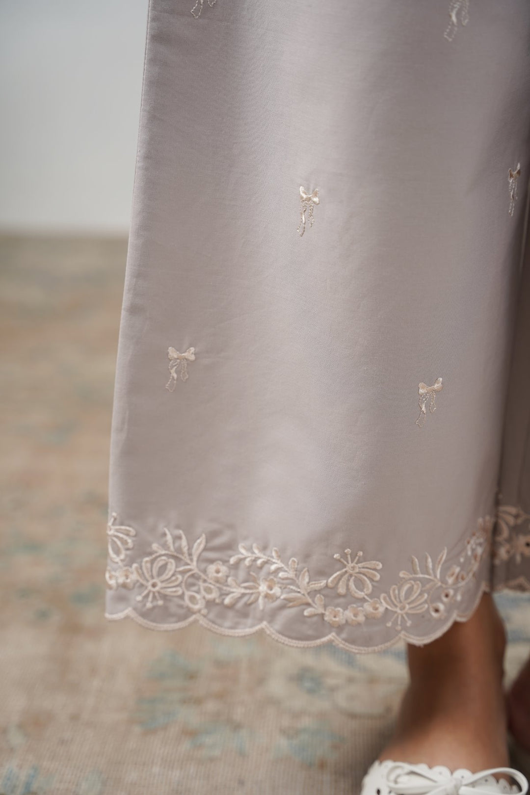 GREY PARADISE EMBROIDERED PANTS