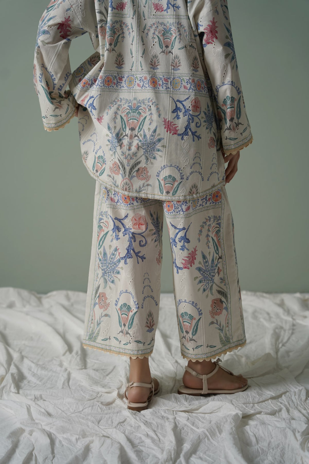 CREAM SUGARLOOP EMBROIDERED PANTS