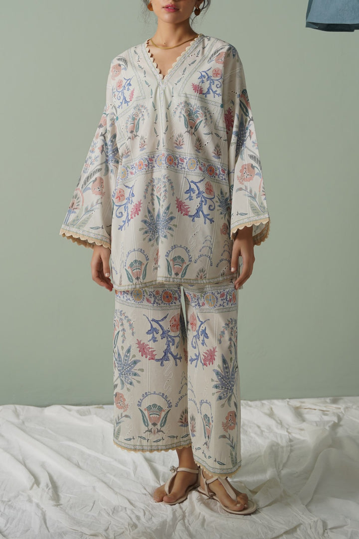 CREAM SUGARLOOP EMBROIDERED PANTS