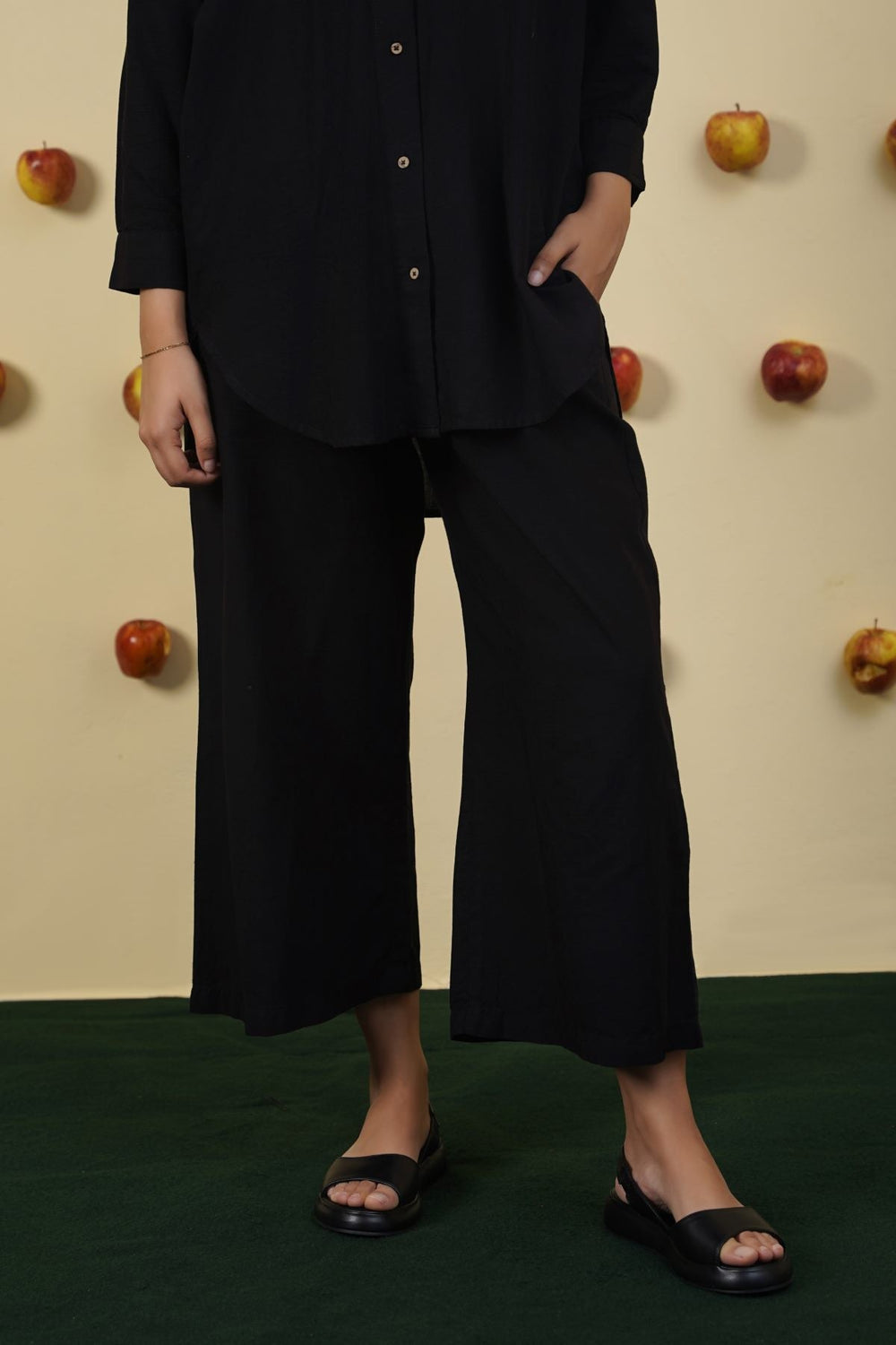 BLACK ESSENTIAL COTTON CULOTTES