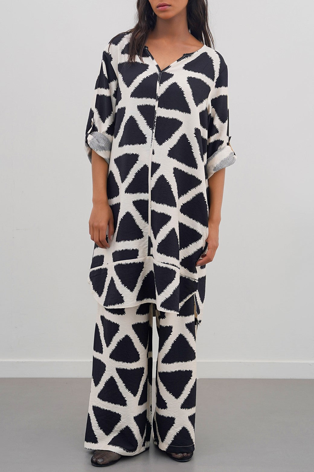 BLACK TRIPTYCH TUNIC