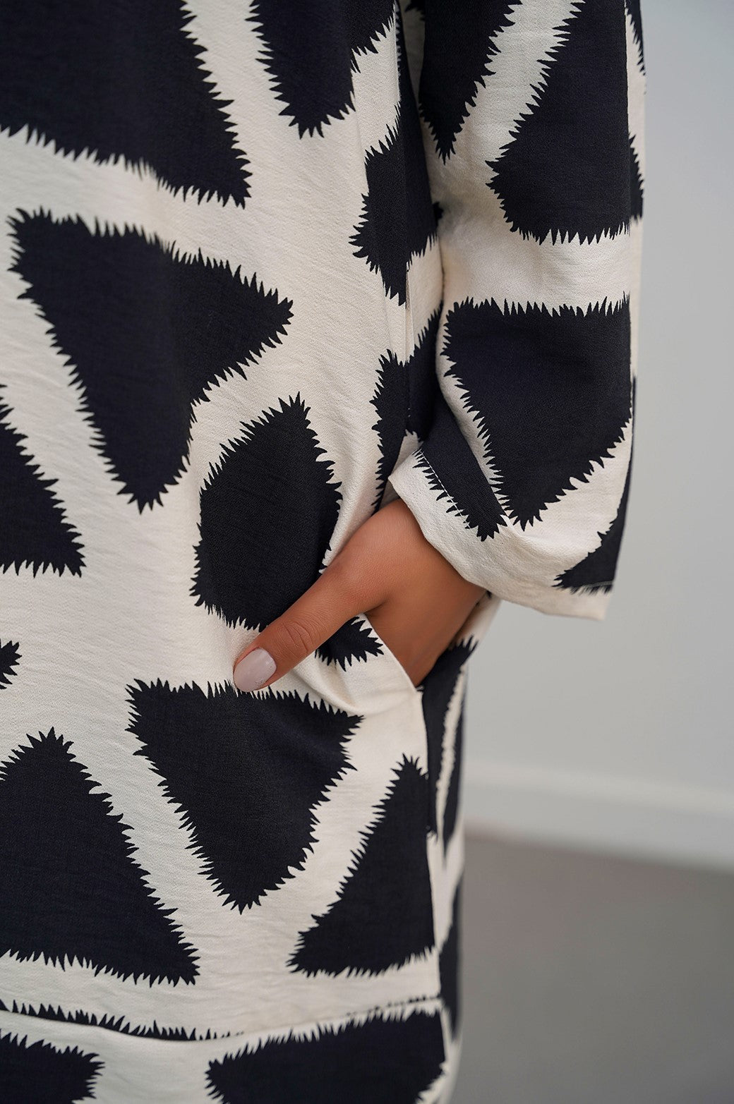 BLACK TRIPTYCH TUNIC
