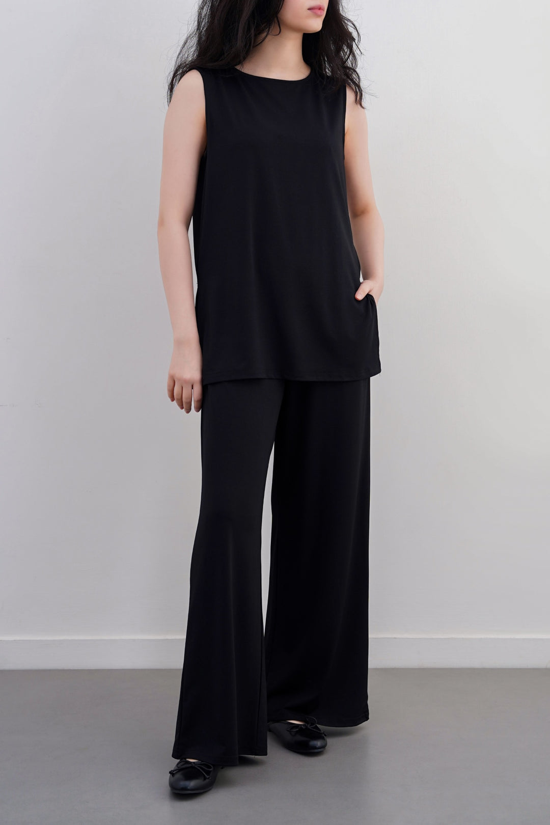 BLACK OFF-DUTY STRETCHY TOP