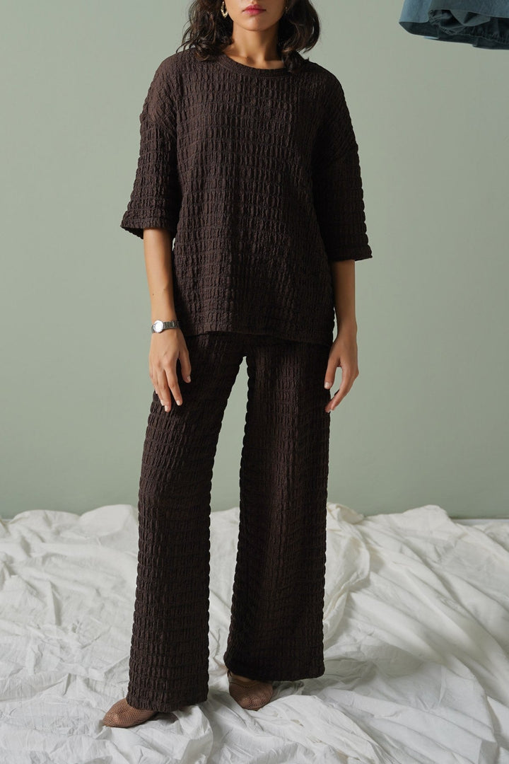 BROWN BUBBLE CRINKLE TEE