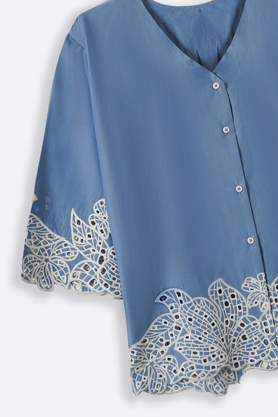 BLUE BLUE SAKURA BRODERIE SHIRT