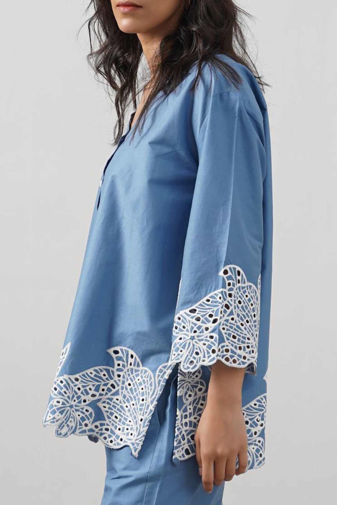 BLUE BLUE SAKURA BRODERIE SHIRT