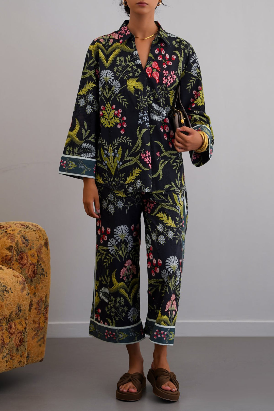 BLACK BOTANICAL EMBROIDERED SHIRT