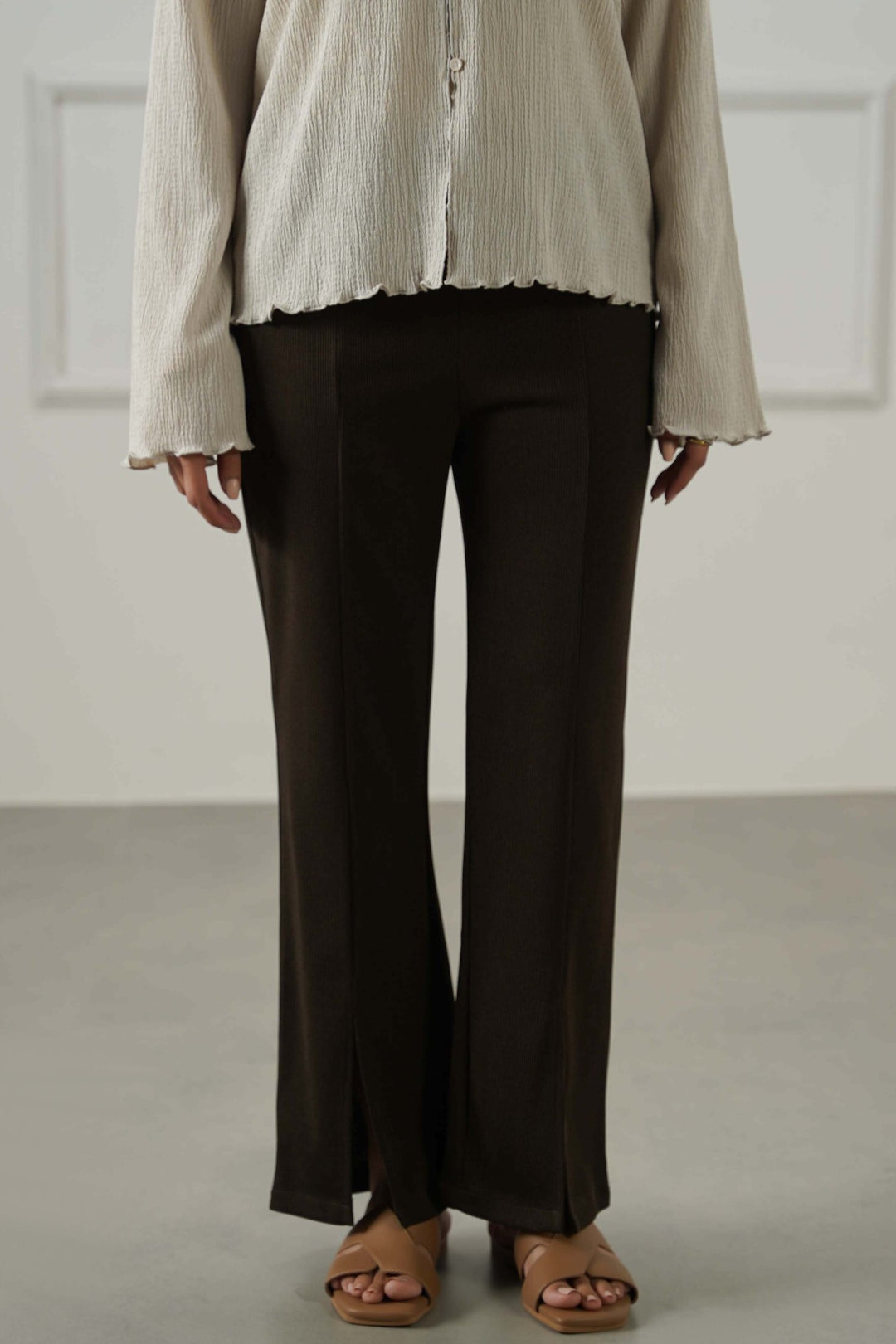 BROWN TAPERED SLIT PANTS