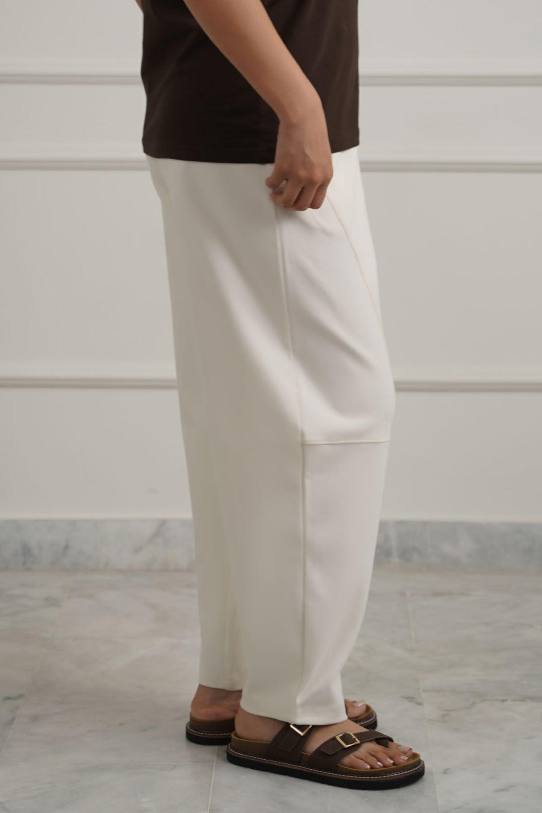 CREAM STUDIO BARREL PANTS