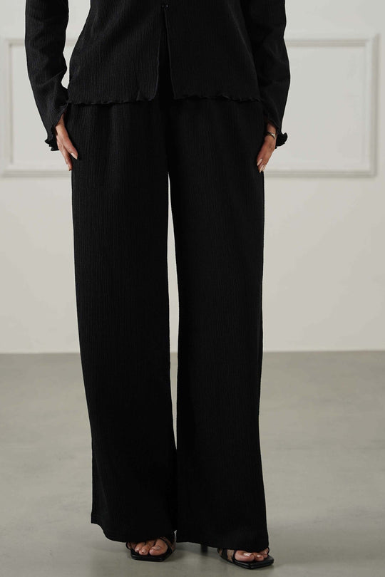 BLACK CRINKLE KNIT PANTS