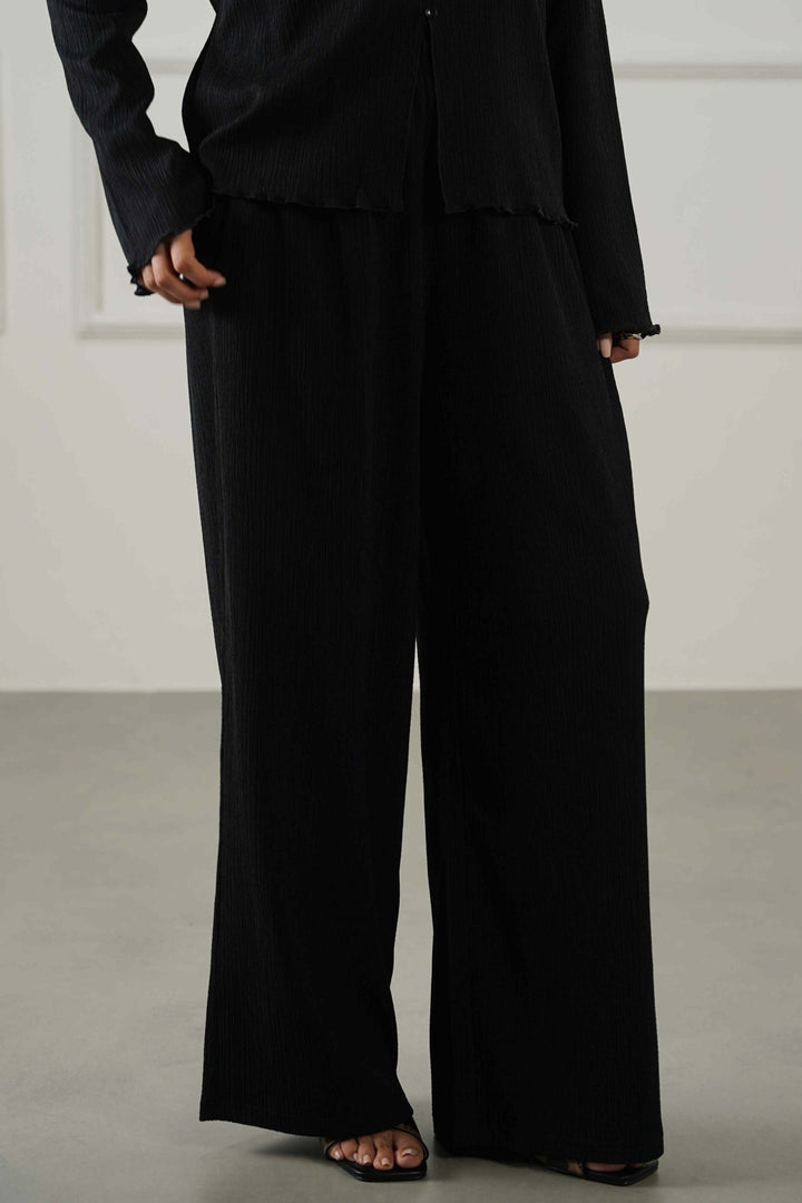 BLACK CRINKLE KNIT PANTS