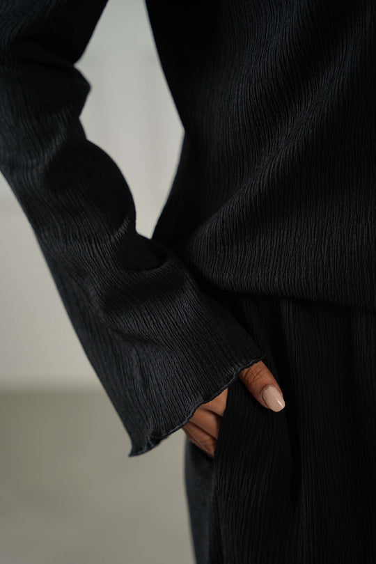 BLACK CRINKLE KNIT PANTS