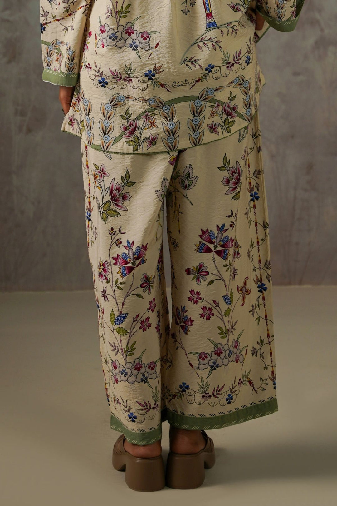 BEIGE VINTAGE FLORAL PANTS