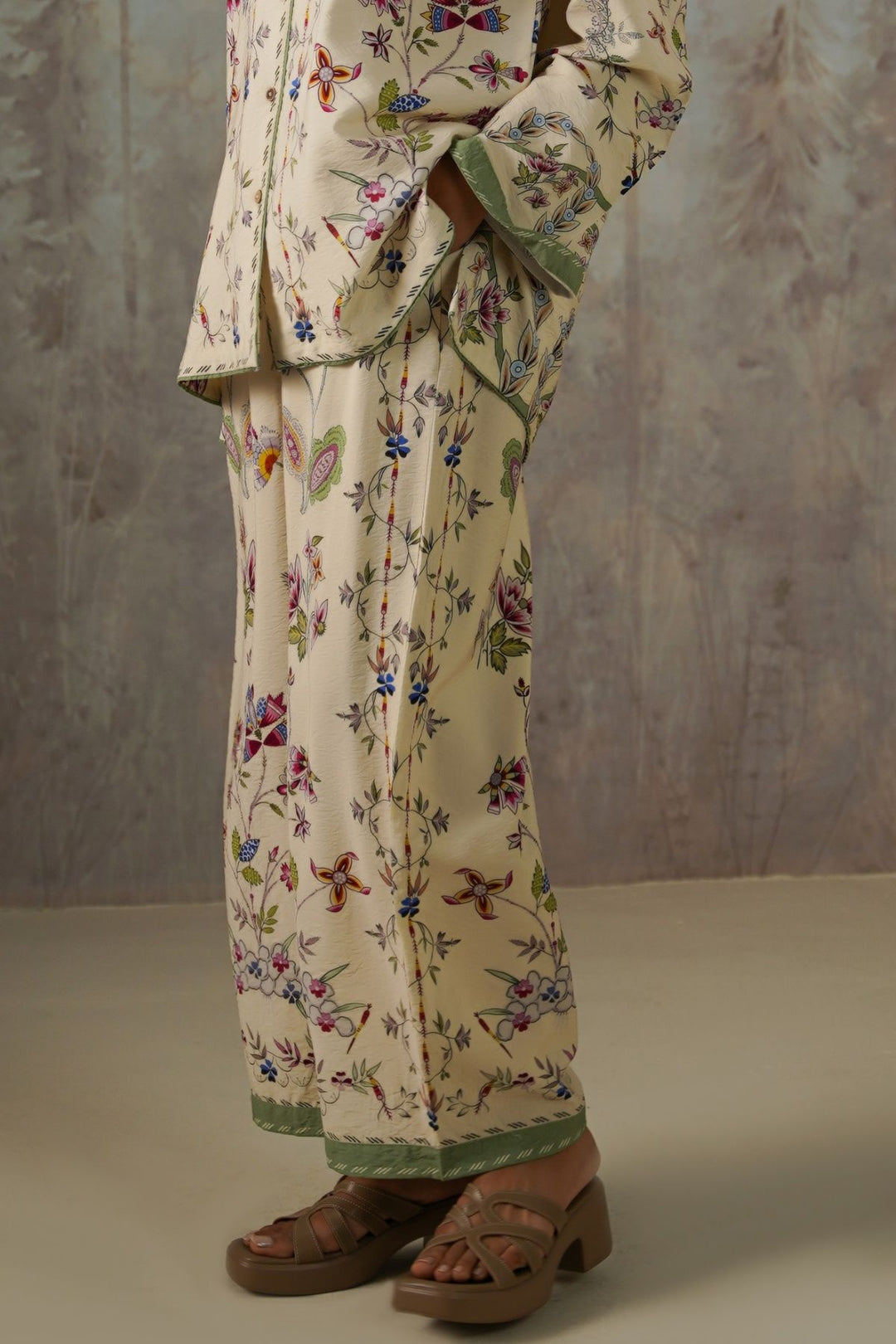 BEIGE VINTAGE FLORAL PANTS