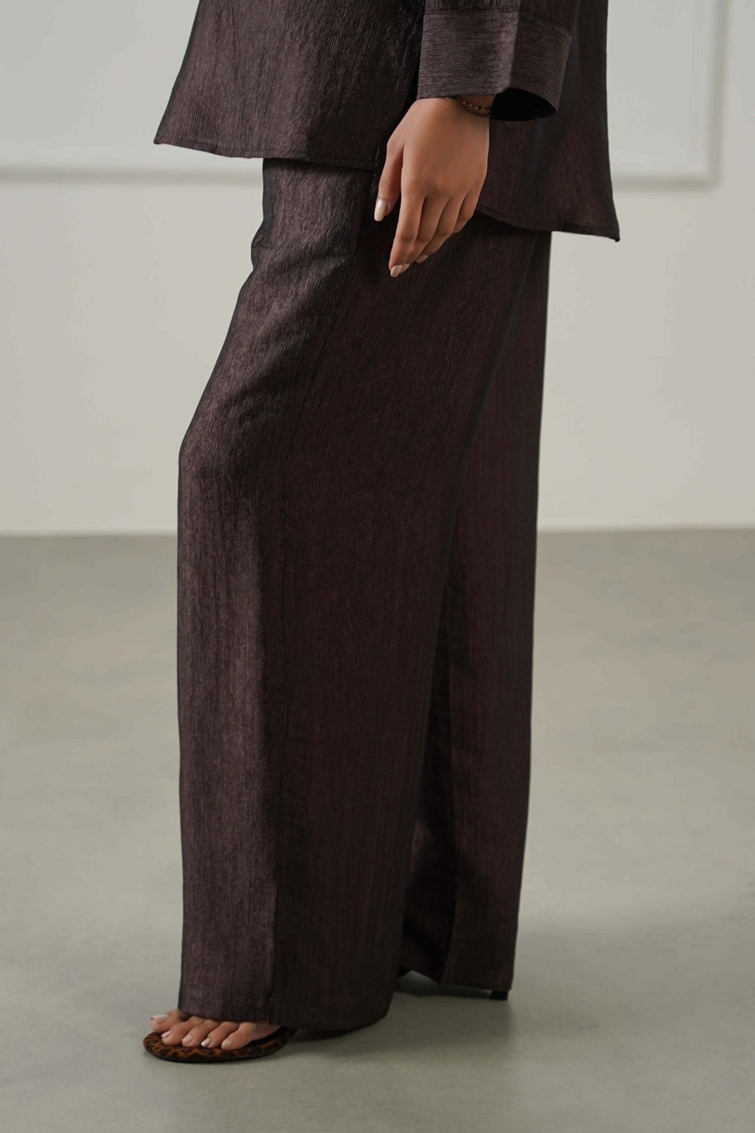 COFFEE TEXTURED FLOWY PANTS