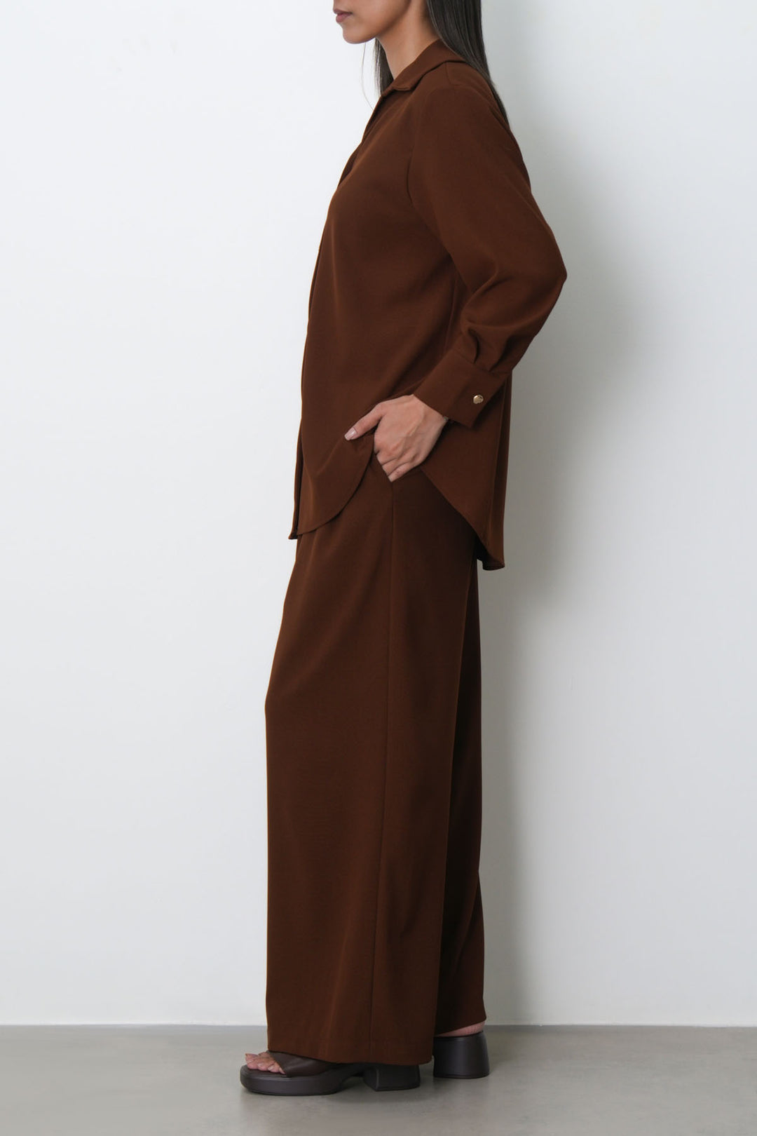 BROWN FLOW PLEATED PANTS