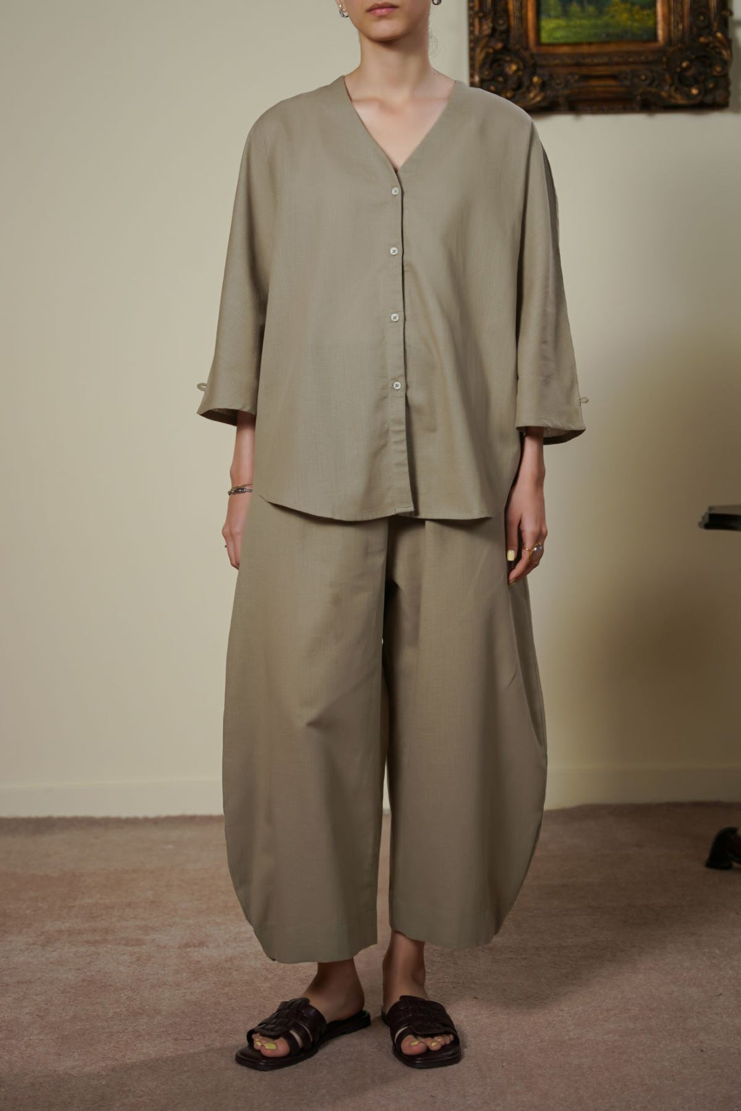 BEIGE ANKLE BALLOON PANTS