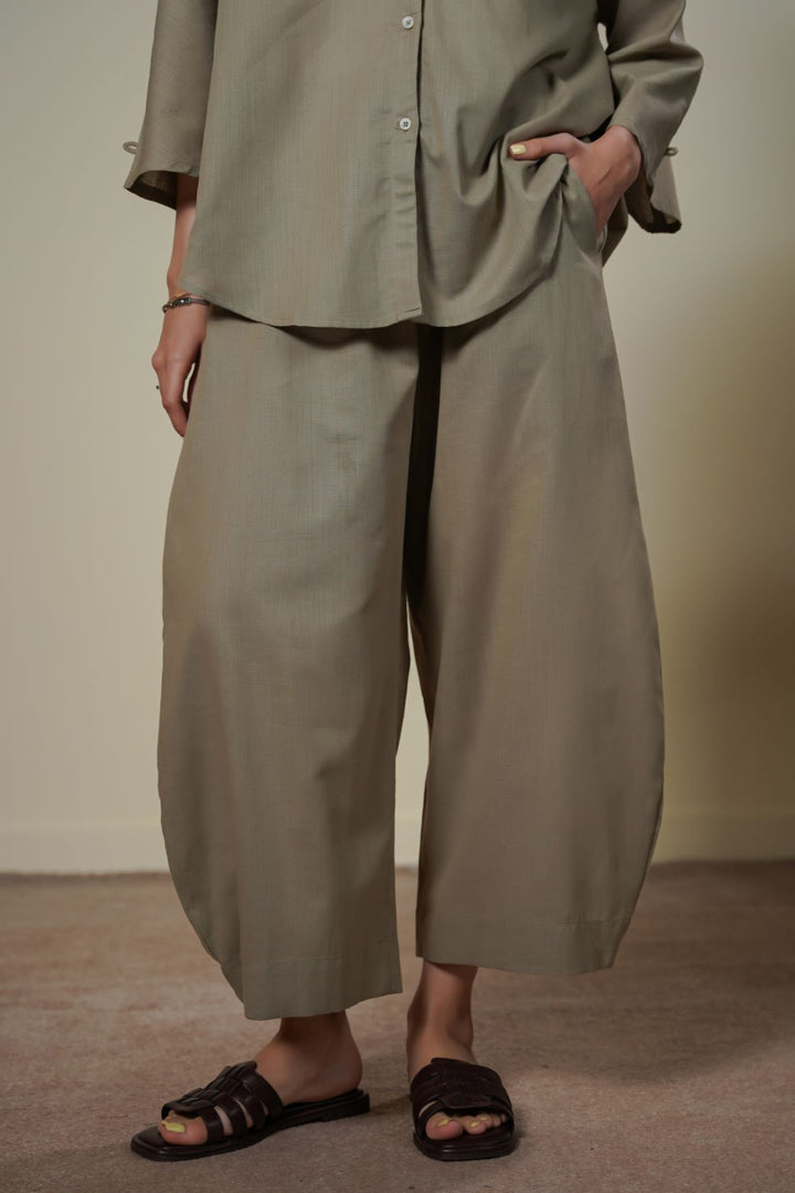 BEIGE ANKLE BALLOON PANTS