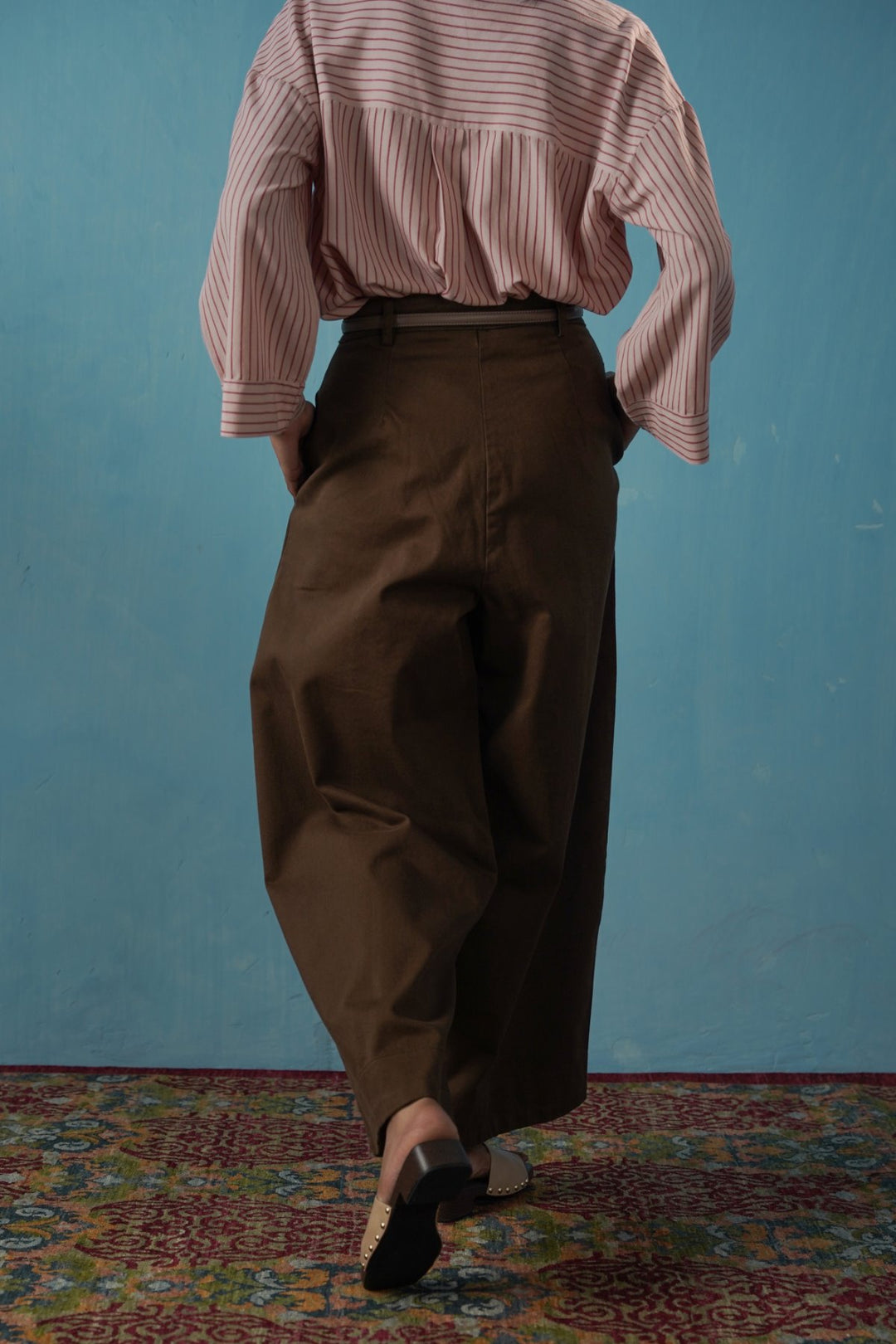 BROWN SLOUCHY EASE PANTS