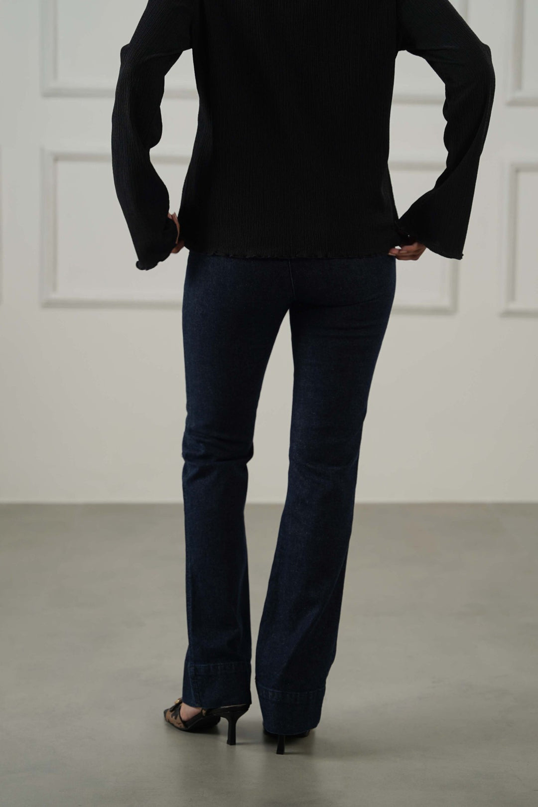 DARK BLUE MID-RISE KICK FLARE JEANS