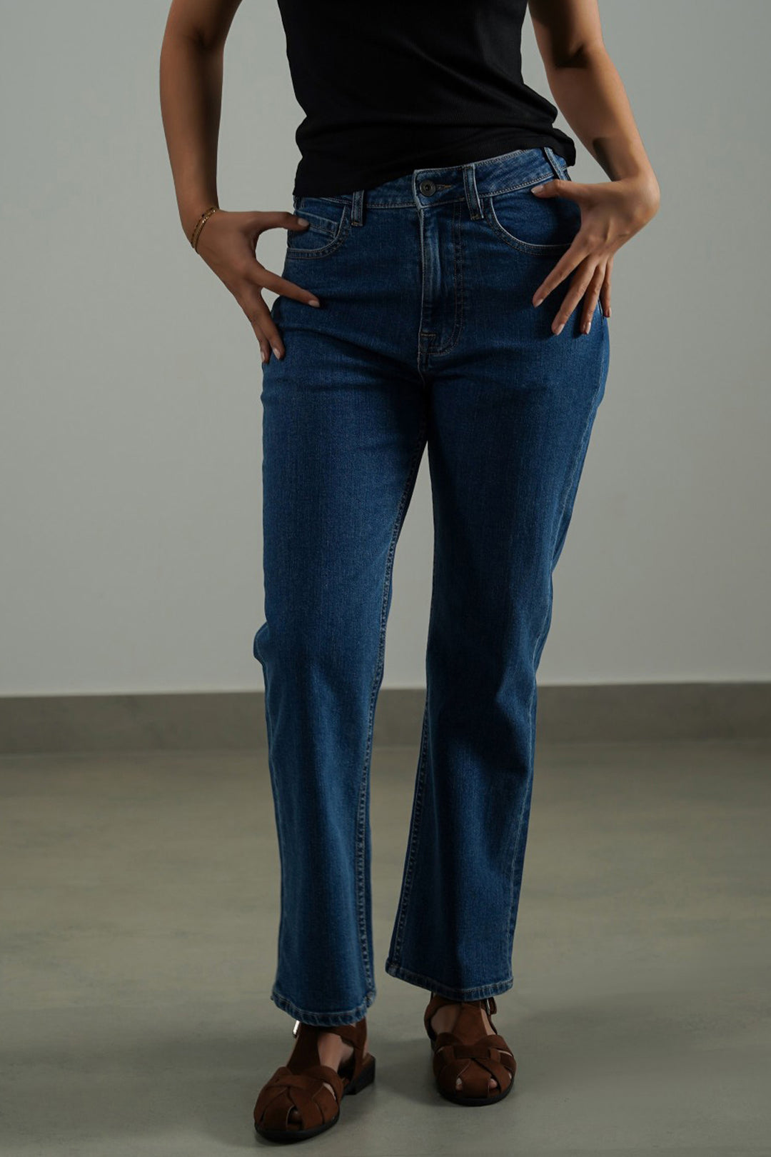 MID BLUE CLASSIC STRAIGHT JEANS