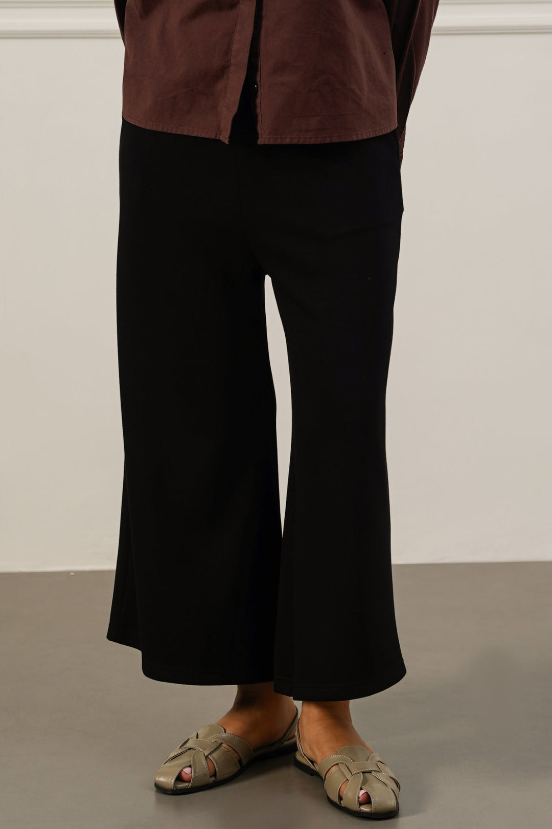 BLACK CROPPED WIDE-LEG PANTS