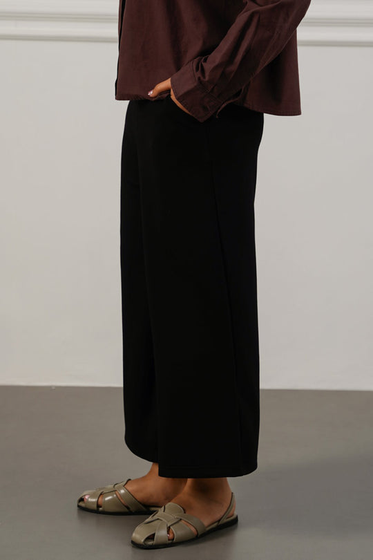 BLACK CROPPED WIDE-LEG PANTS
