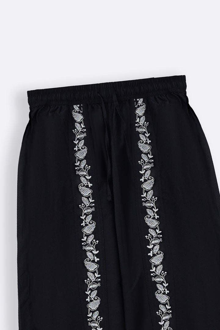 BLACK BRODERIE STRAIGHT PANTS