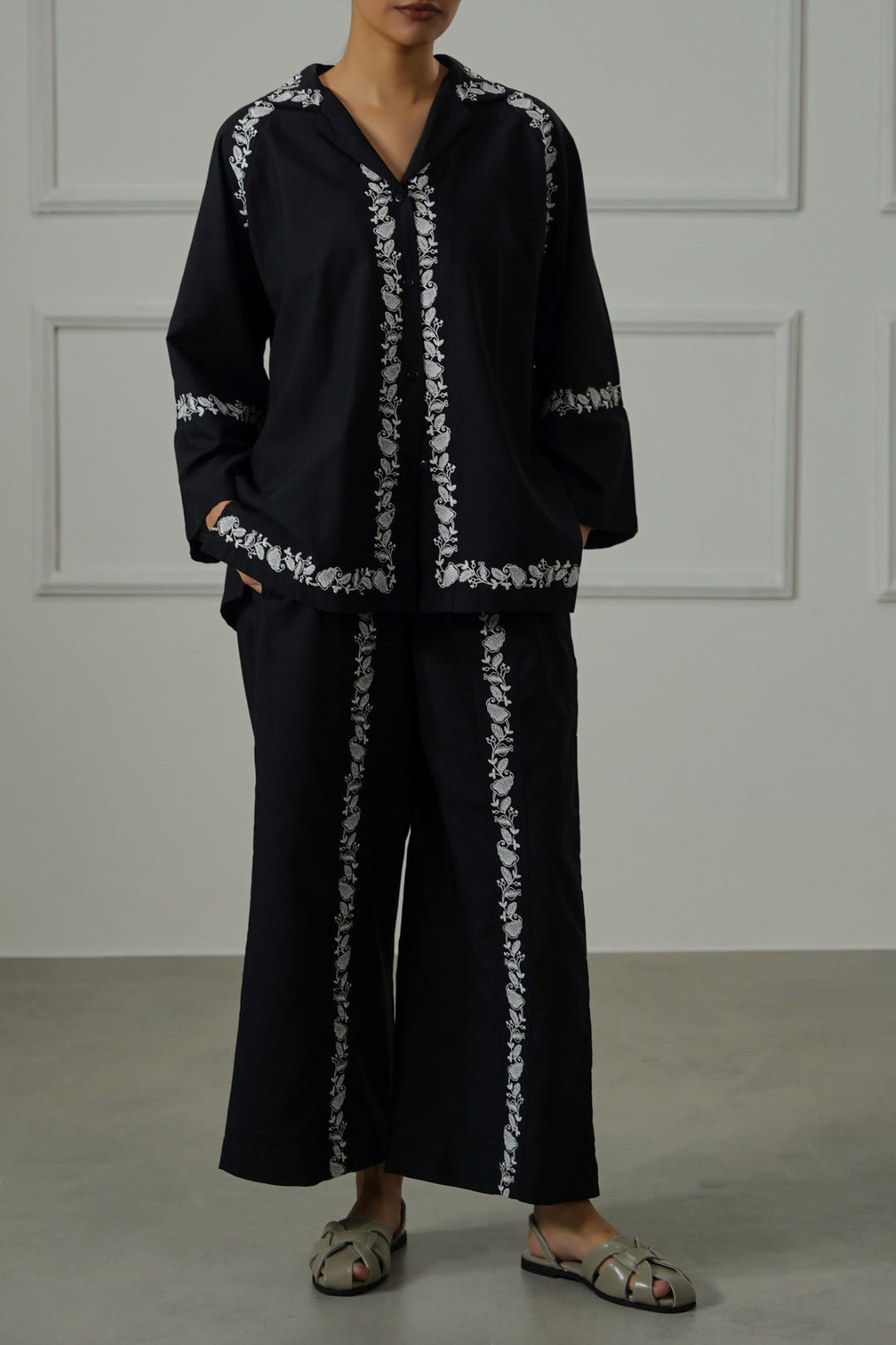 BLACK BRODERIE STRAIGHT PANTS