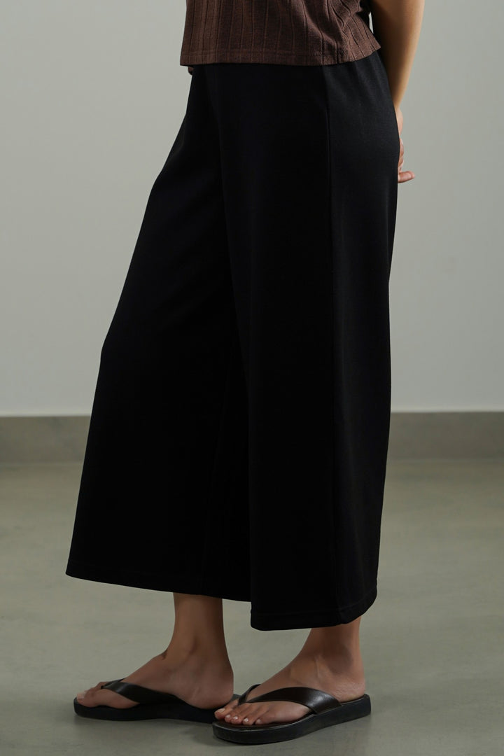BLACK COMFY WIDE TROUSERS