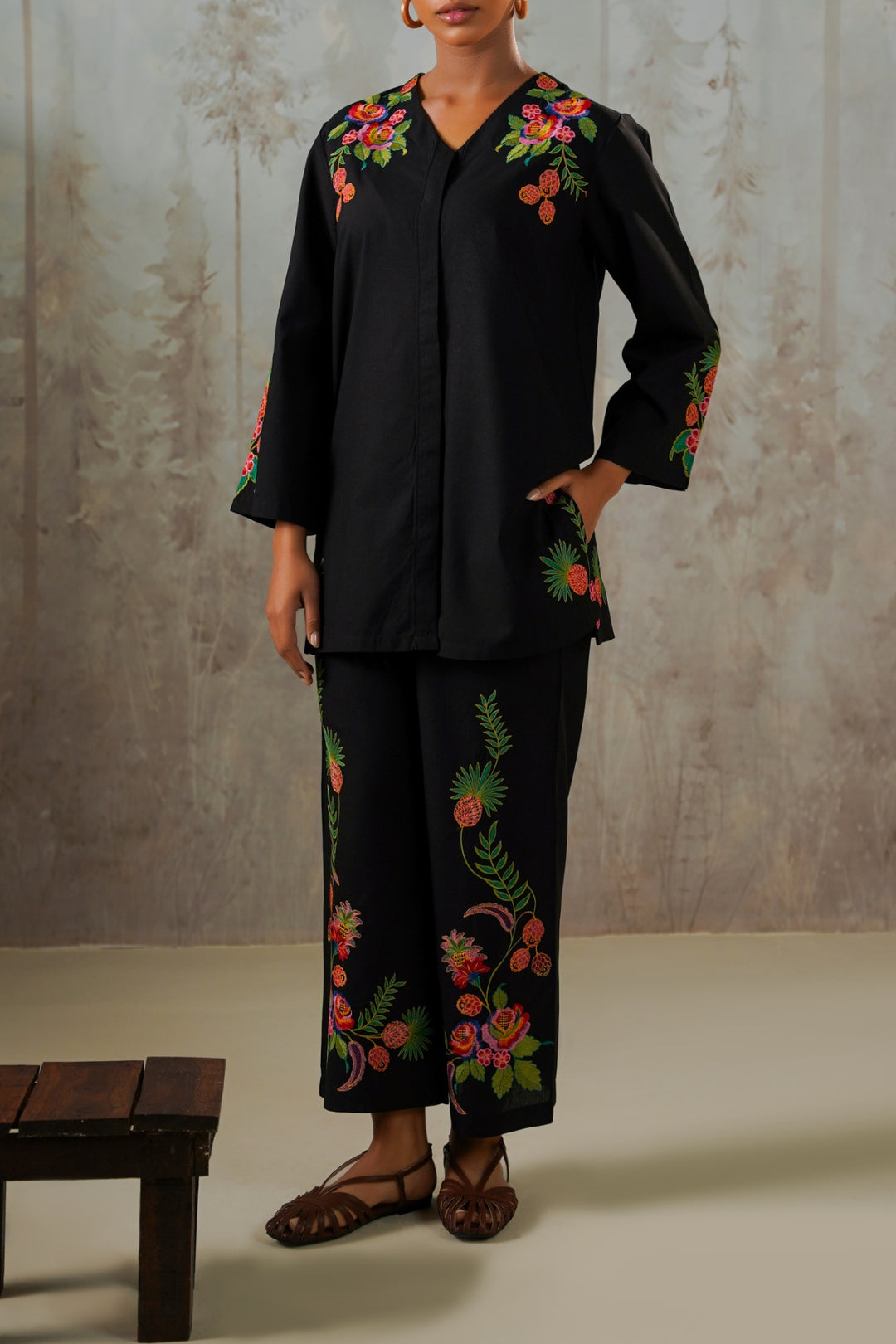 BLACK TROPICAL ESCAPE BRODERIE CULOTTES