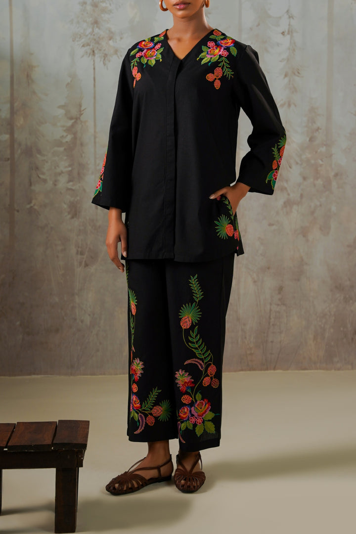 BLACK TROPICAL ESCAPE BRODERIE CULOTTES