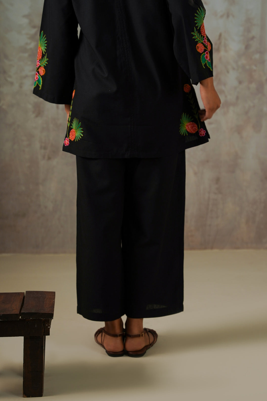 BLACK TROPICAL ESCAPE BRODERIE CULOTTES