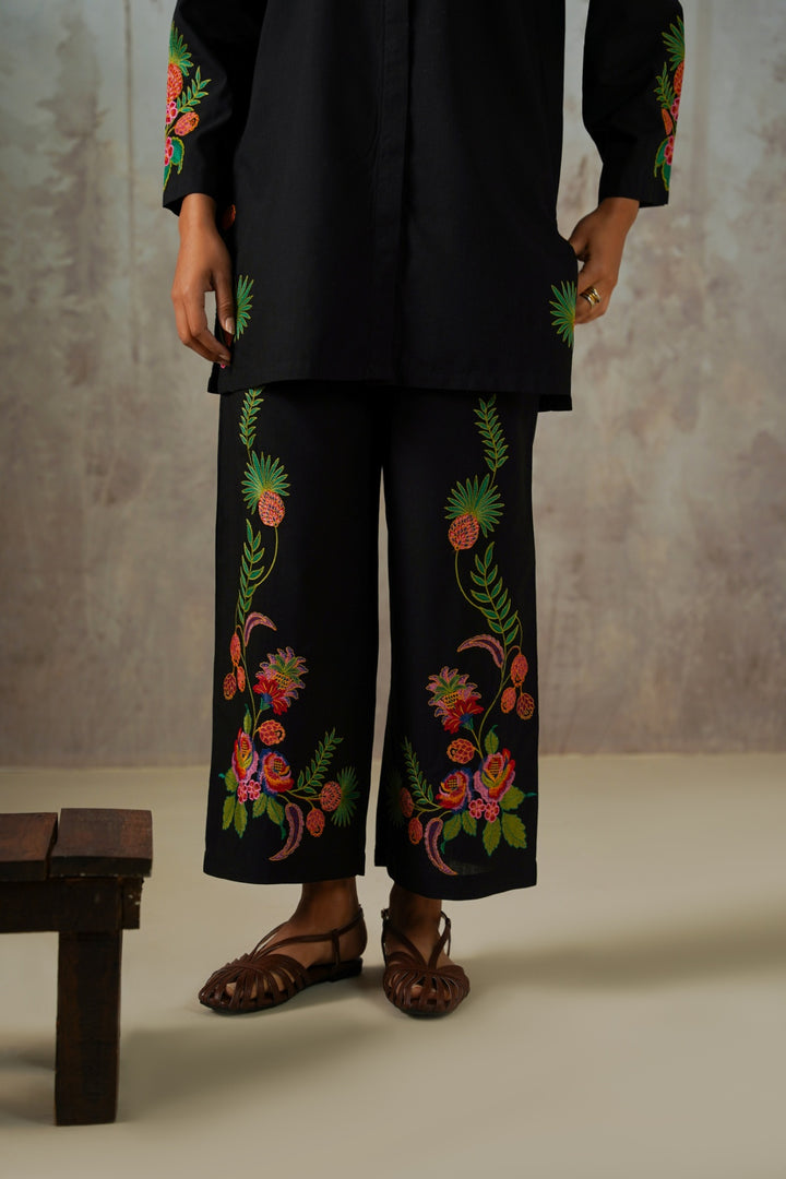 BLACK TROPICAL ESCAPE BRODERIE CULOTTES
