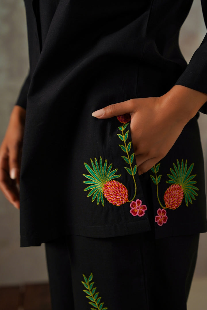 BLACK TROPICAL ESCAPE BRODERIE CULOTTES