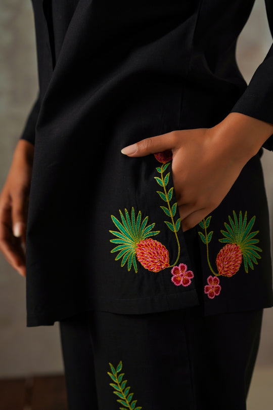 BLACK TROPICAL ESCAPE BRODERIE CULOTTES