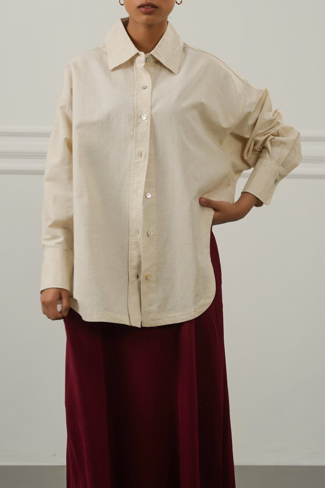 CREAM TENCEL LINEN CUT HEM SHIRT