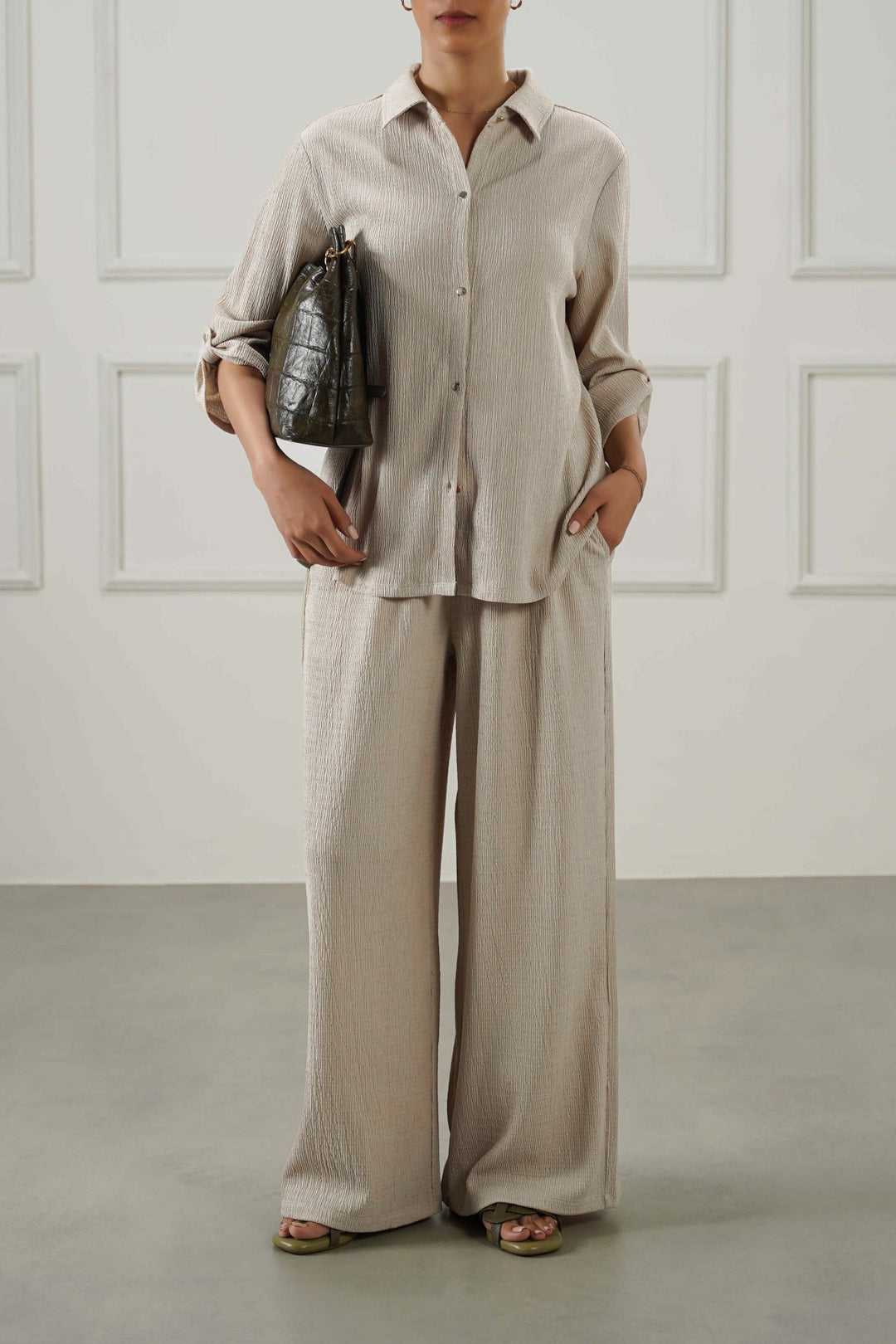 OAT WHITE V COLLARED SHIRT