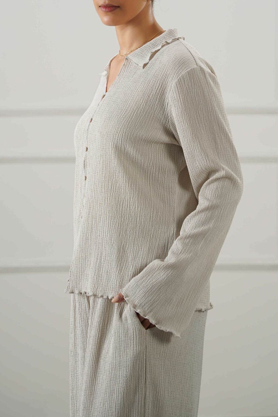 IVORY CRINKLE KNIT BUTTON-DOWN