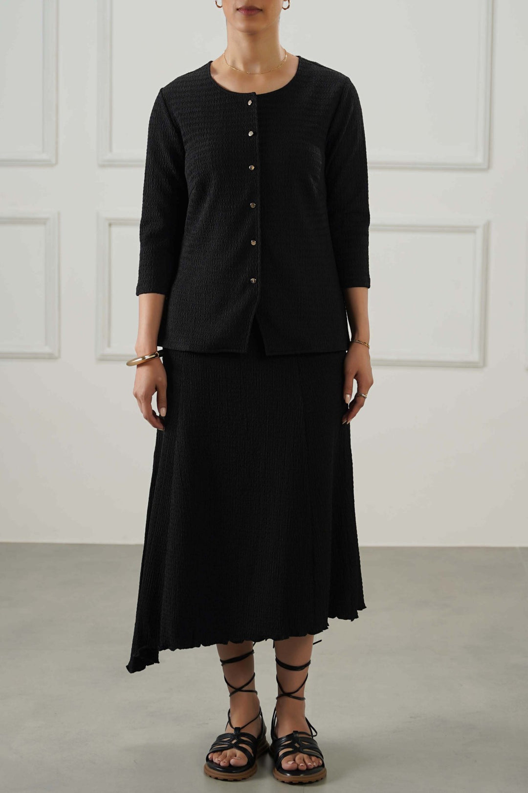 BLACK TEXTURED FITTED SHIRT