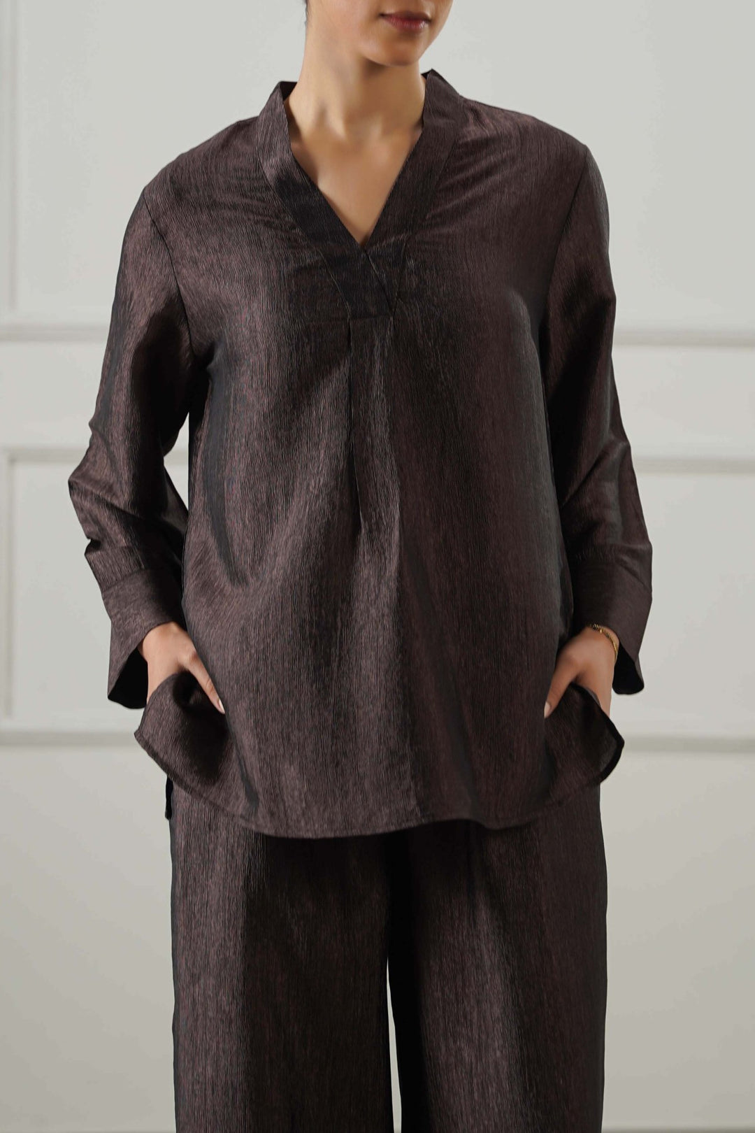 COFFEE TEXTURED FLOWY V NECK TOP