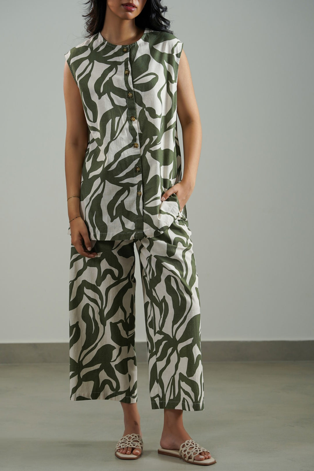 GREEN WEEKEND ON BROADWAY VEST