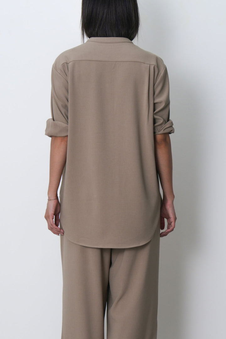 BEIGE FLOW BAND COLLAR SHIRT