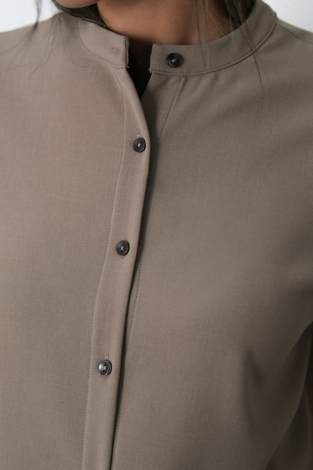BEIGE FLOW BAND COLLAR SHIRT