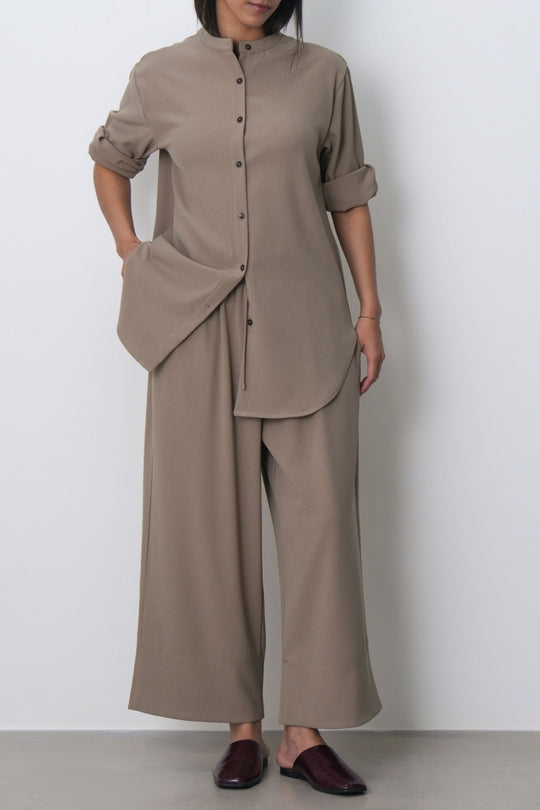 BEIGE FLOW BAND COLLAR SHIRT