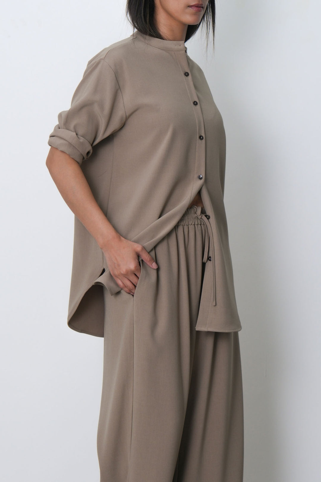 BEIGE FLOW BAND COLLAR SHIRT