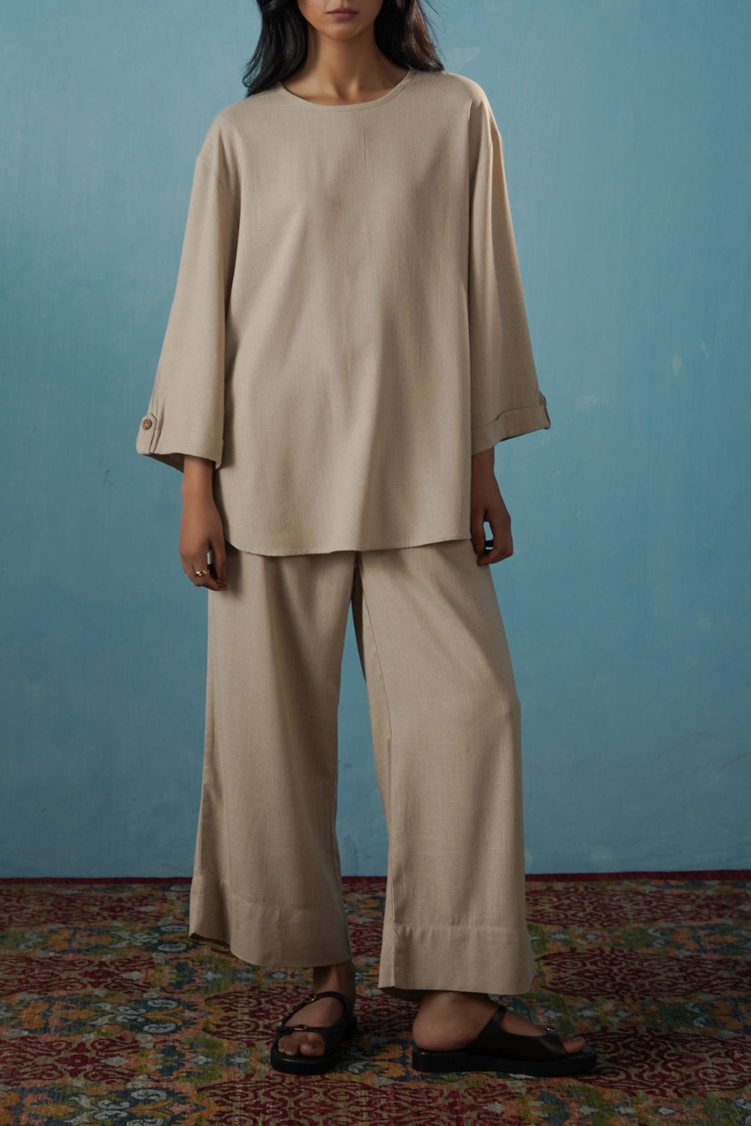 BEIGE EVERYDAY BACK BUTTON BLOUSE